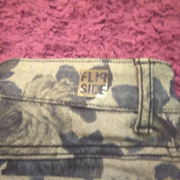 Flip side reversible jeans size 11 - Picture 4 of 7